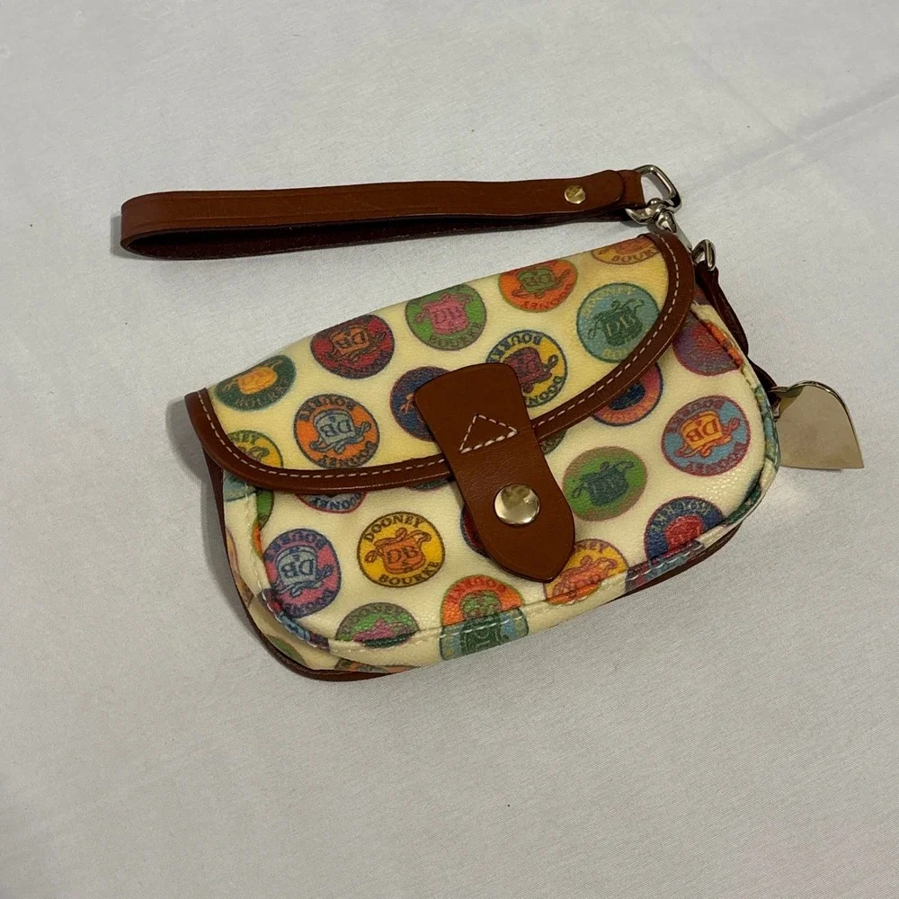 DOONEY & BOURKE adorable wristlet with logo design and brown leather detailing - Picture 2 of 13